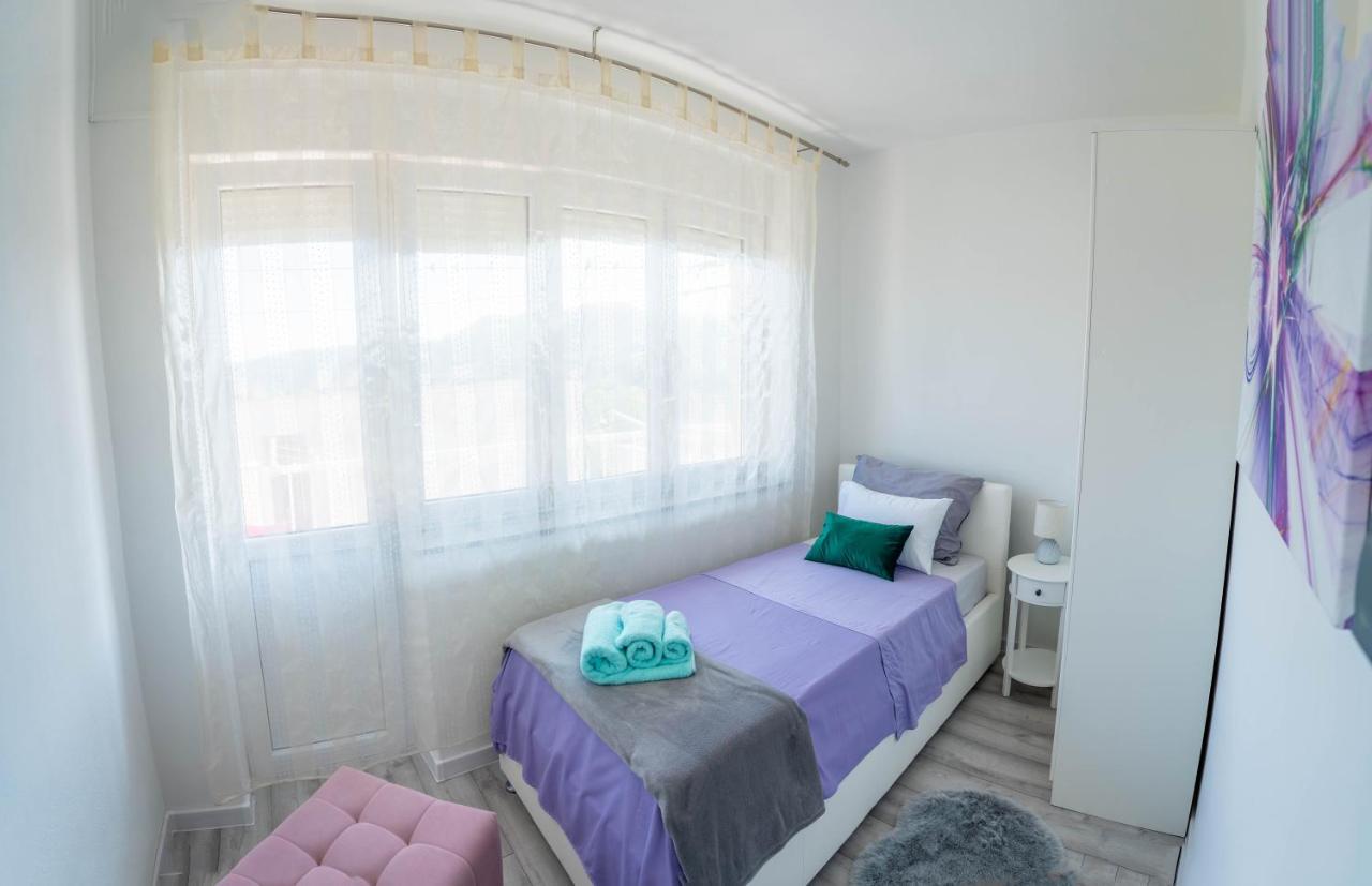 Apartman M Appartement Knin Buitenkant foto