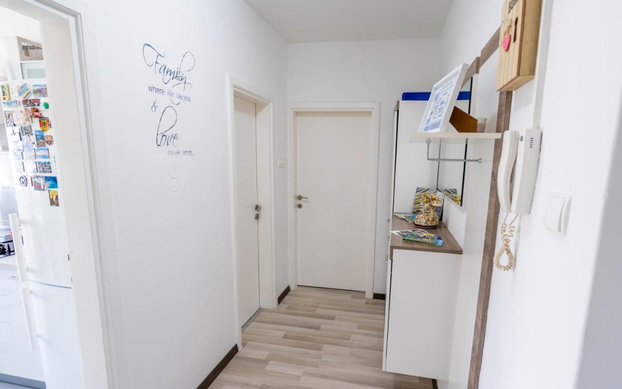 Apartman M Appartement Knin Buitenkant foto
