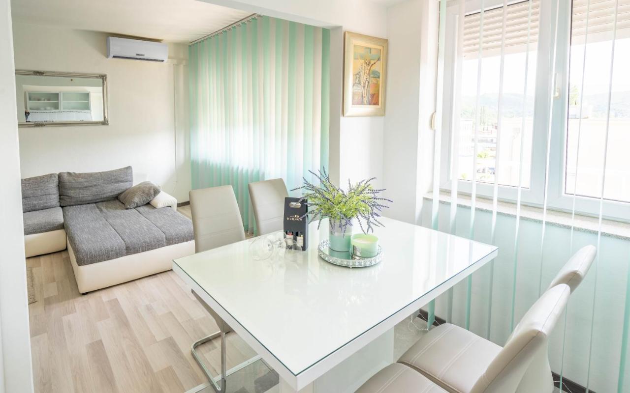 Apartman M Appartement Knin Buitenkant foto
