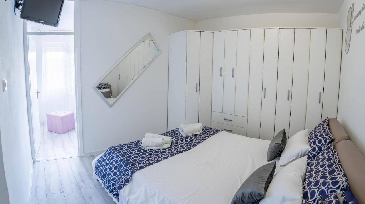 Apartman M Appartement Knin Buitenkant foto