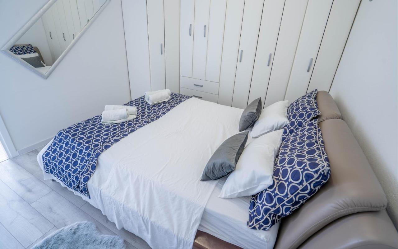 Apartman M Appartement Knin Buitenkant foto