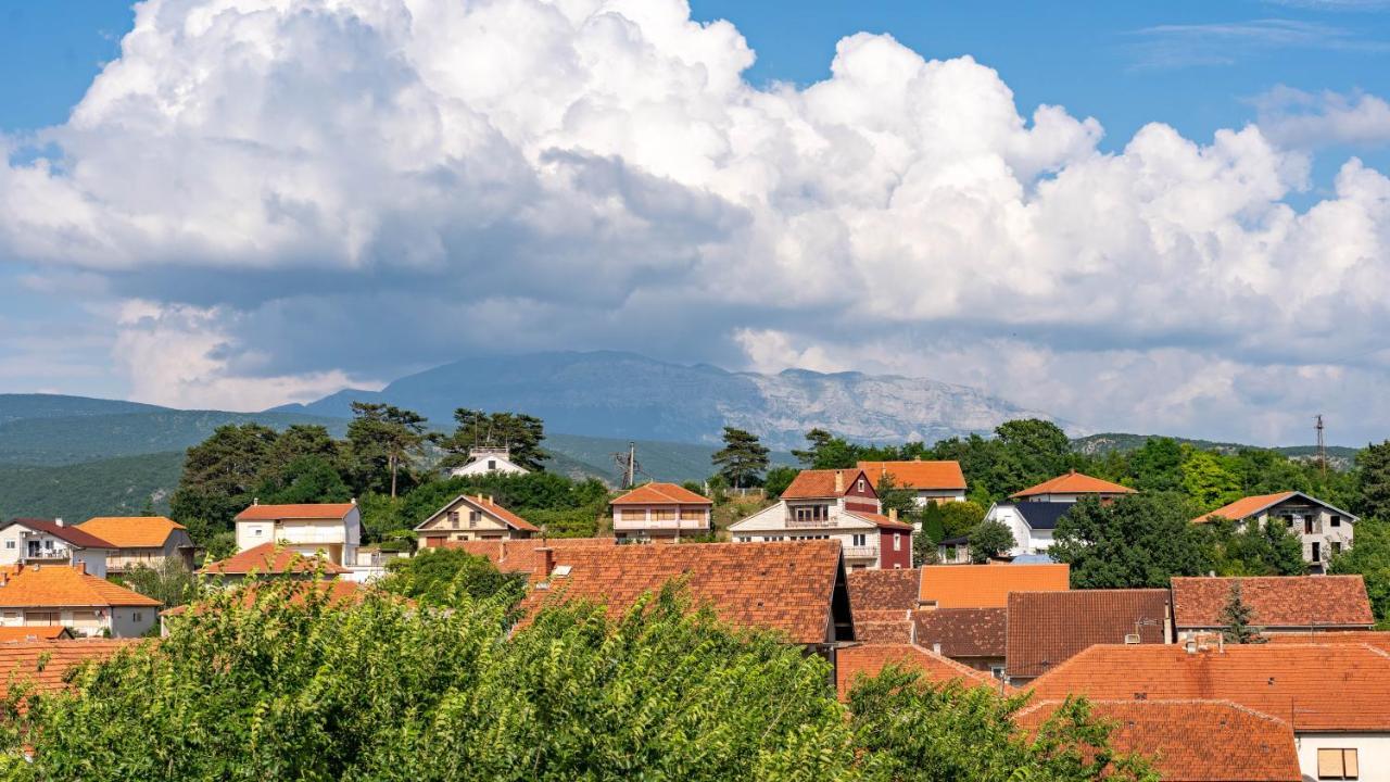 Apartman M Appartement Knin Buitenkant foto