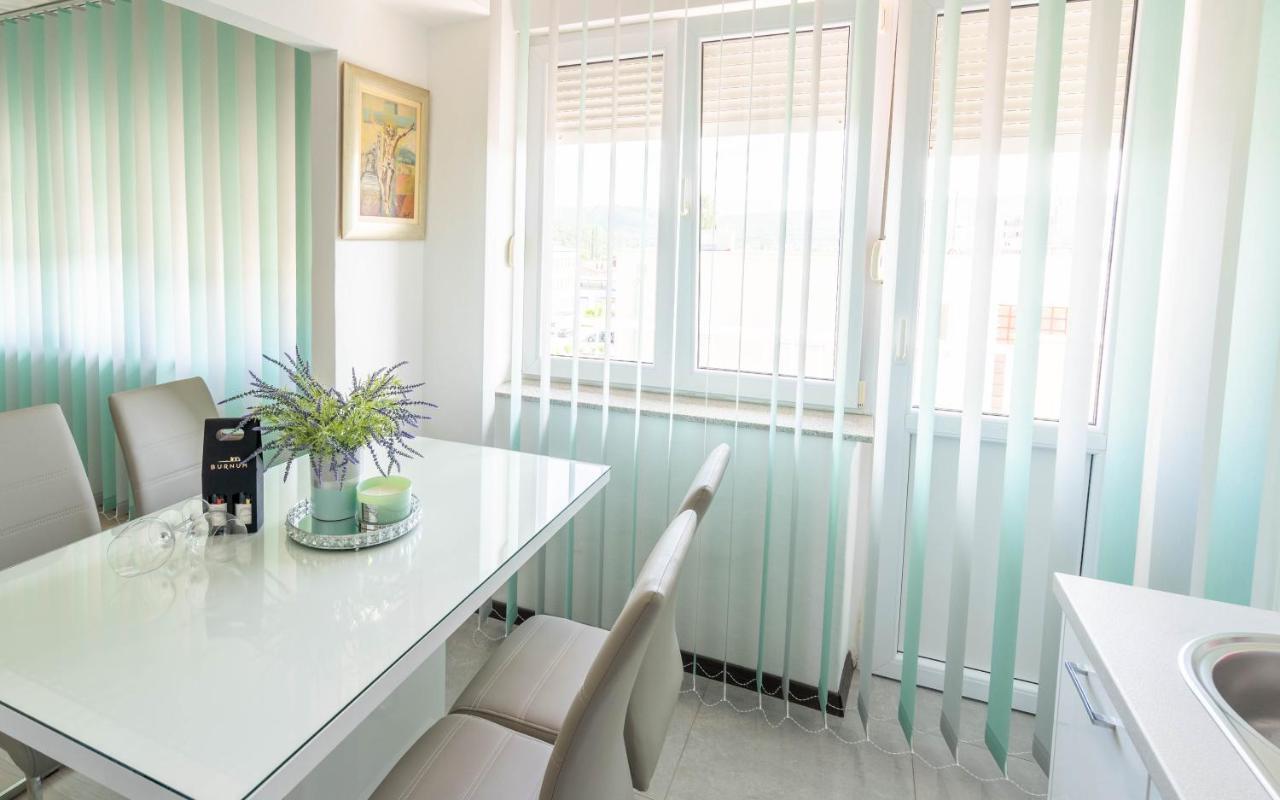 Apartman M Appartement Knin Buitenkant foto