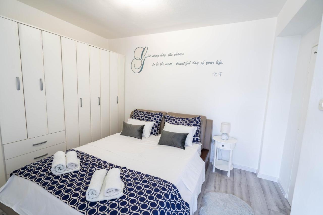 Apartman M Appartement Knin Buitenkant foto